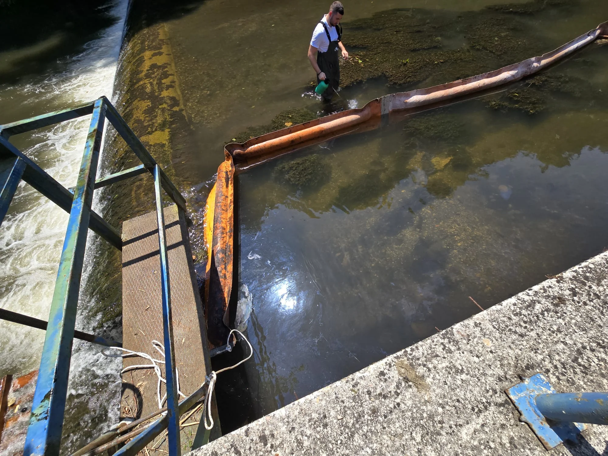 Užice — izlivanje mazuta na obali reke